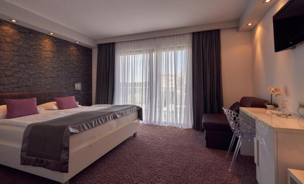 Superior Double Room with Side Sea View and Balcony