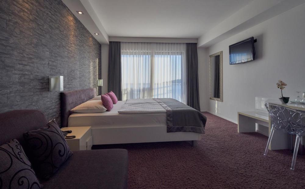 Junior Suite with Sea View and Balcony