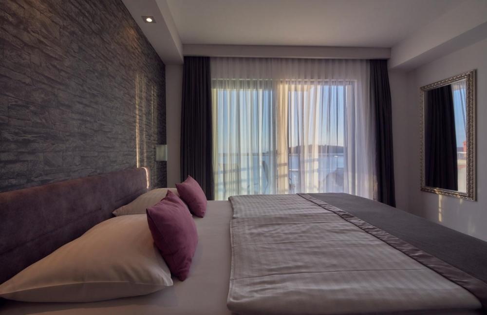 Room image 4