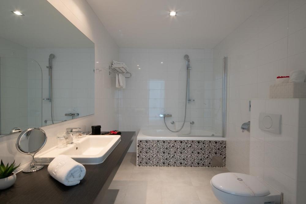 Room image 4