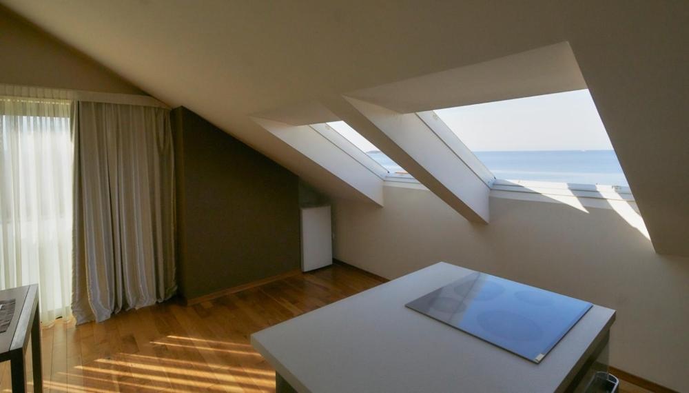 Room image 3